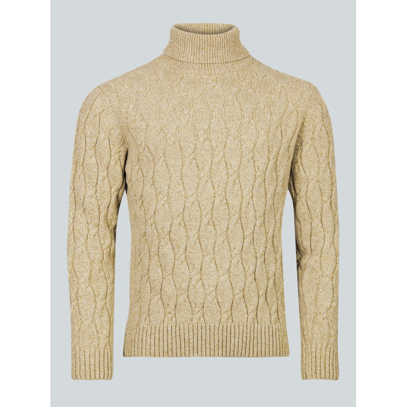 Pull col roulé beige en maille torsadée