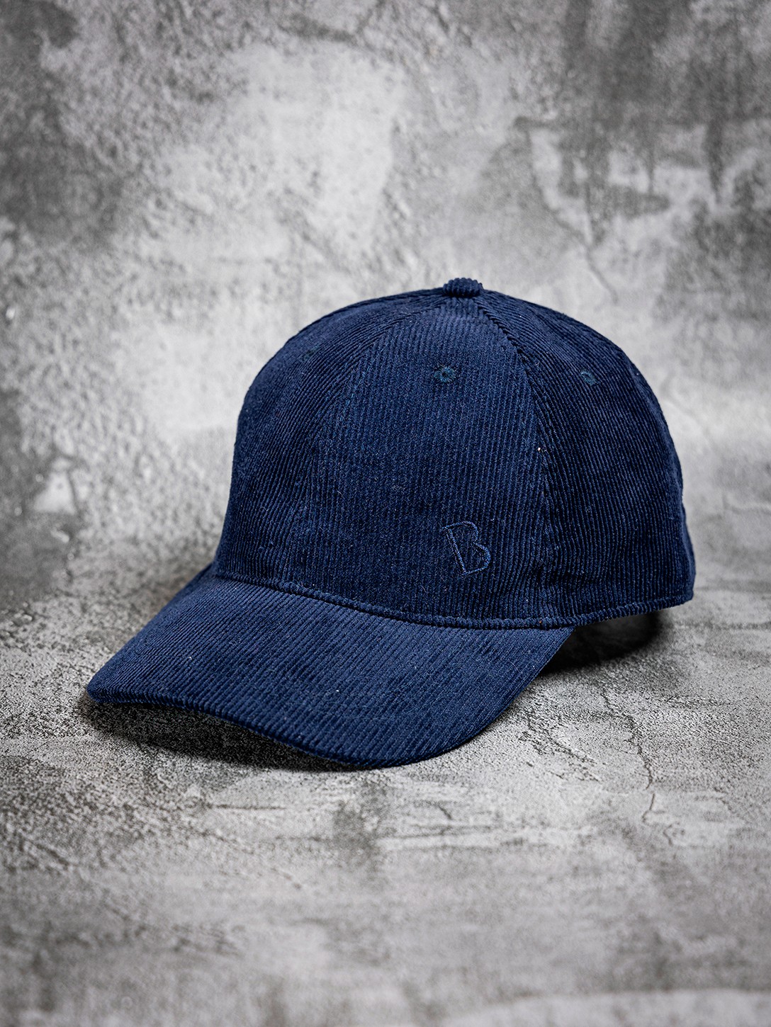Casquette marine en velours...