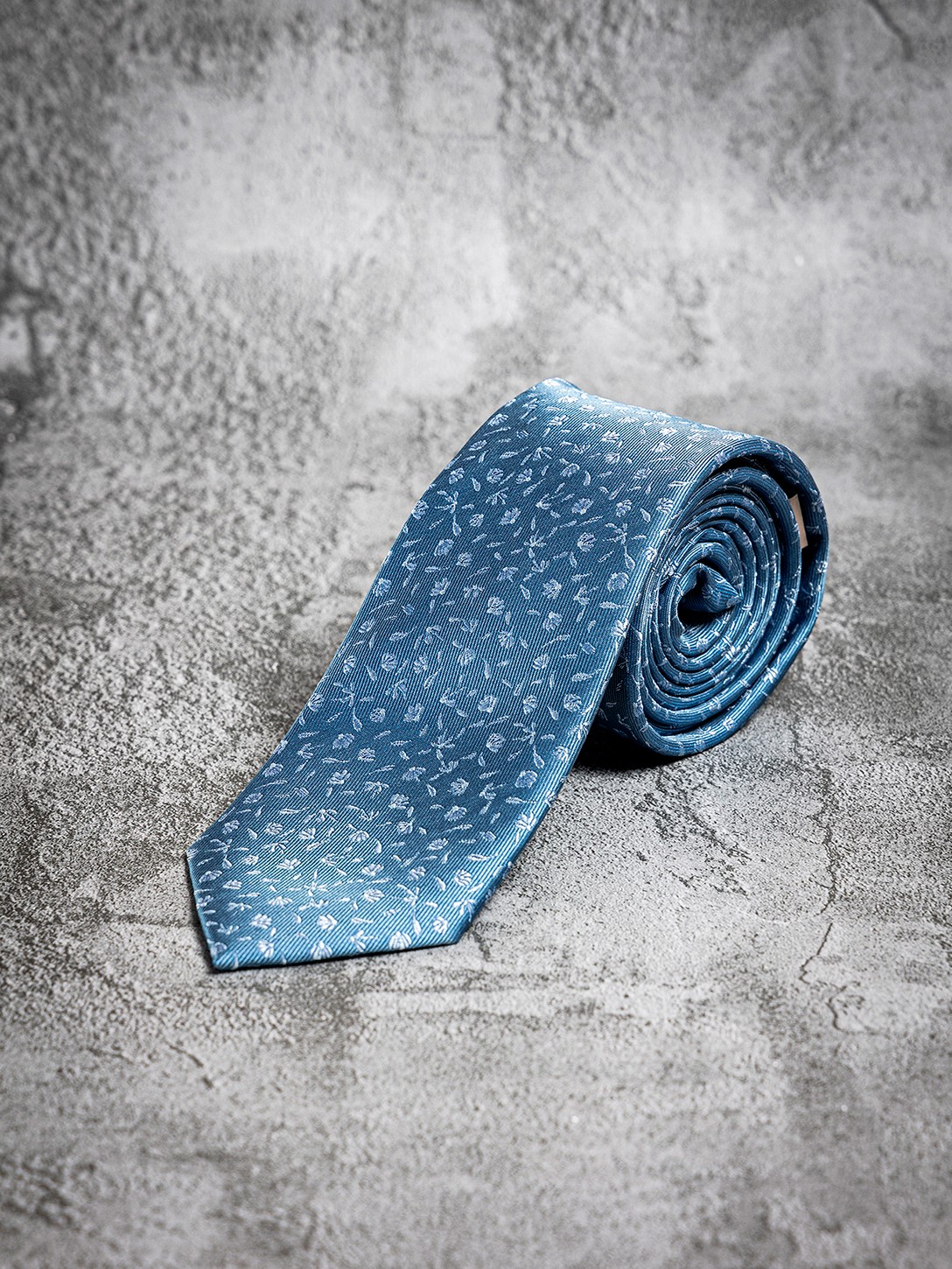 Cravate bleue jacquard...