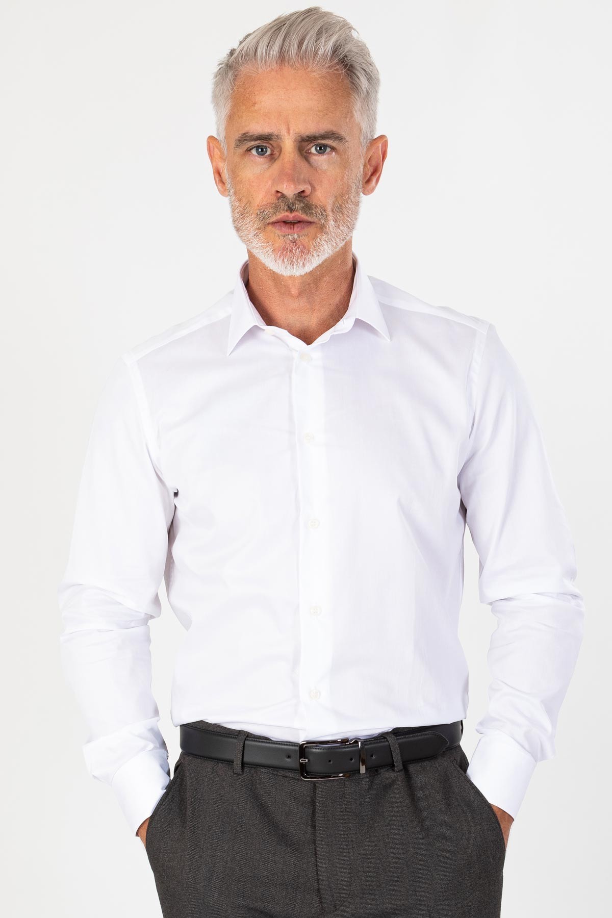 Chemise en tissage Twill blanche en coton coupe ajustée