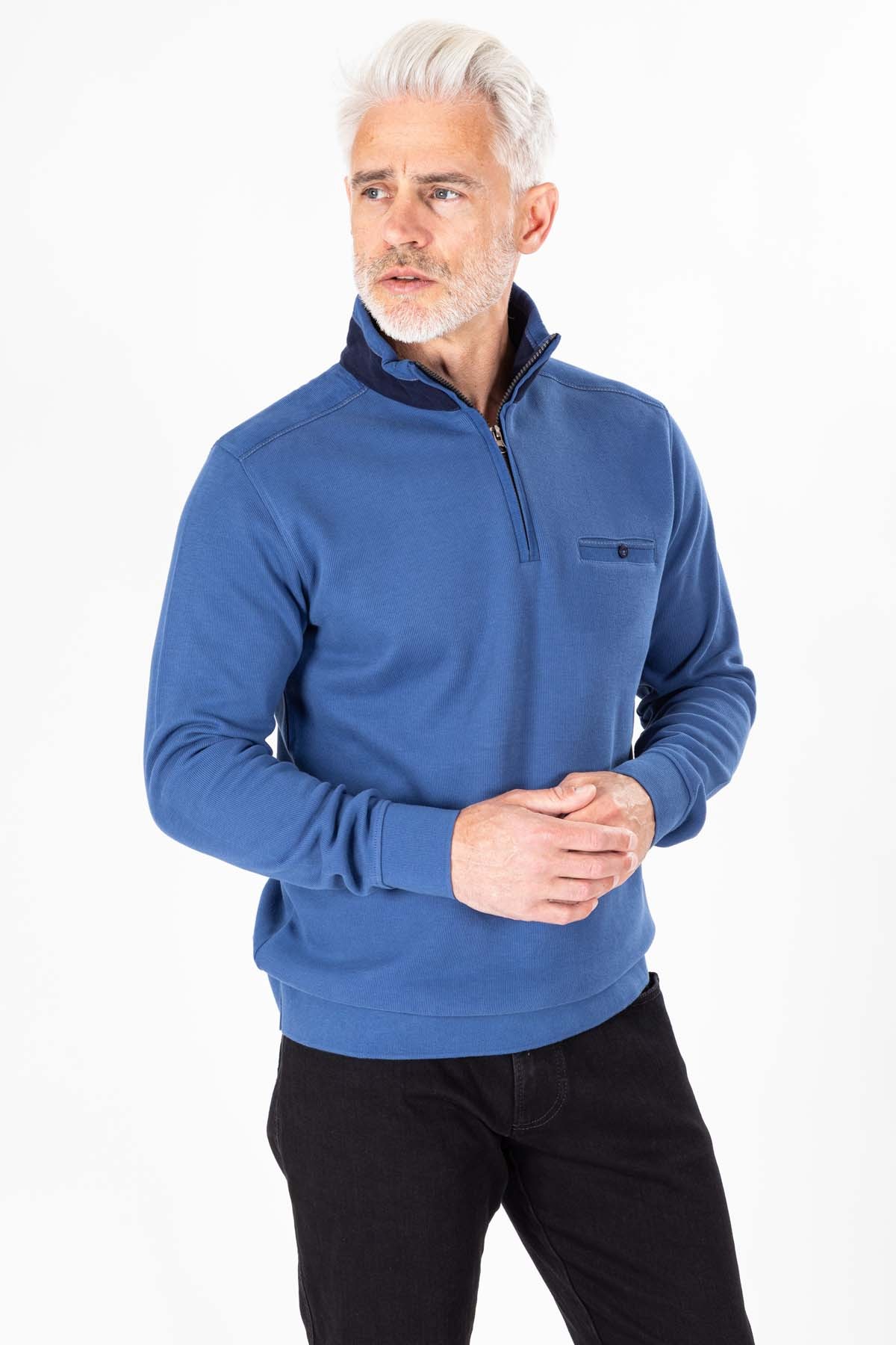 Sweat bleu en coton avec col contrasté bleu marine Sweat bleu en coton avec col contrasté bleu marine