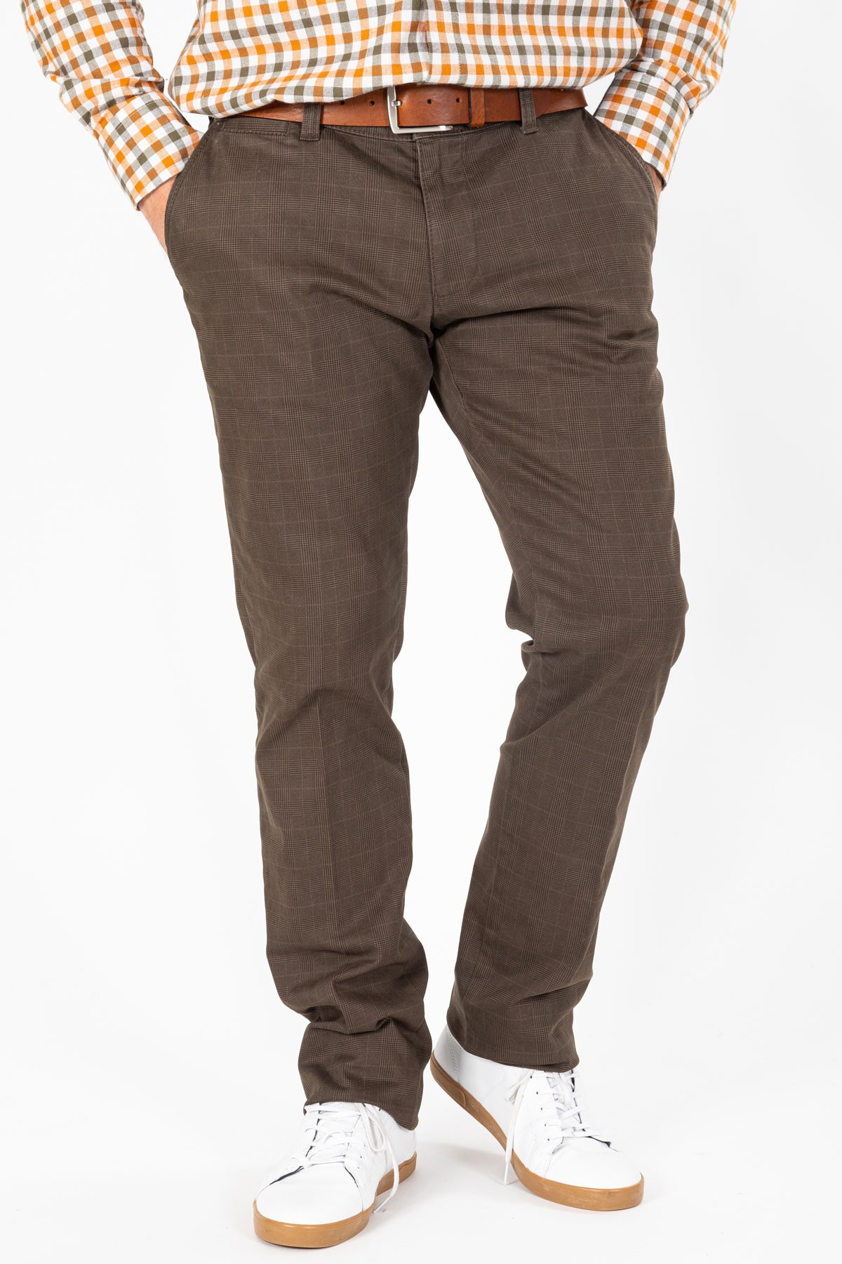 Chino marron à carreaux en coton strech