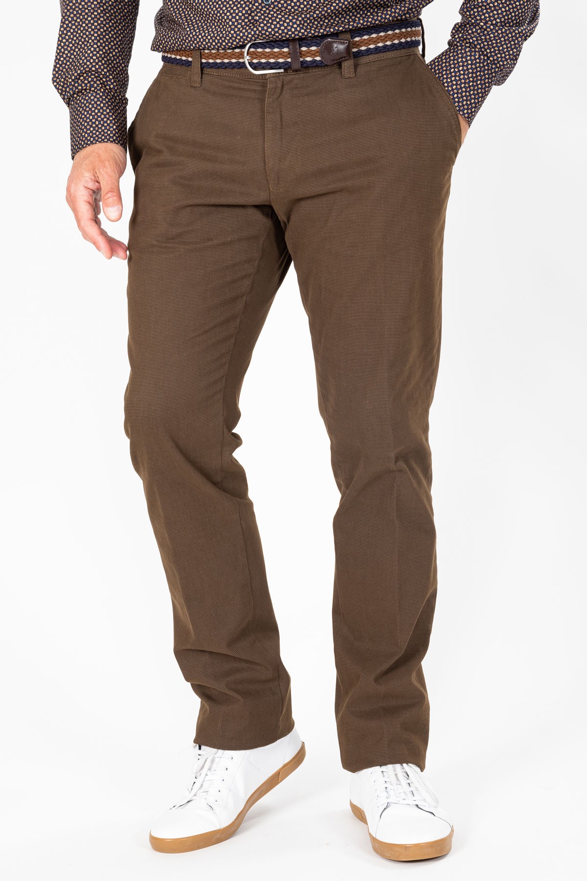 Chino marron en toile stretch