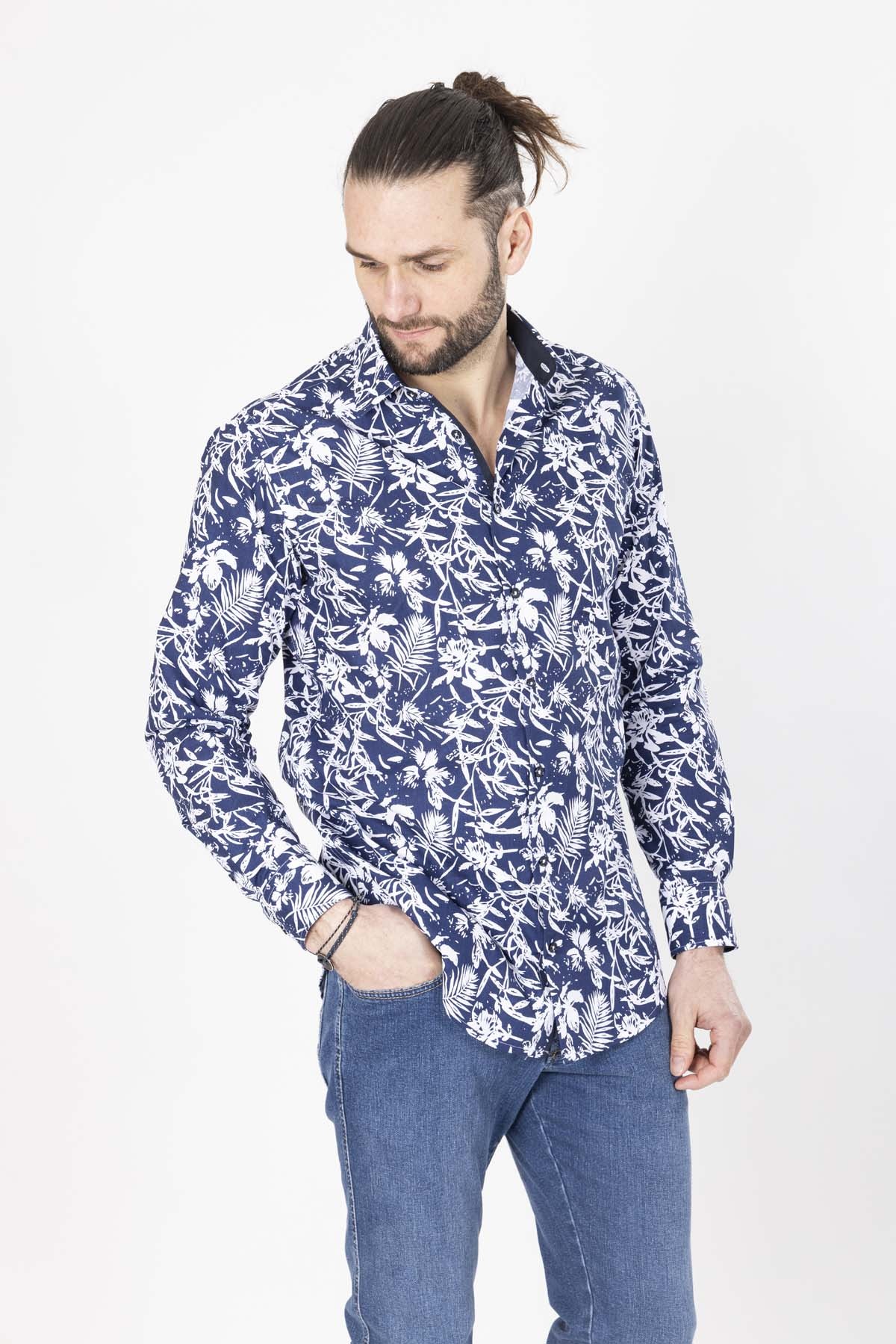 chemise bleu marine avec motifs blanc