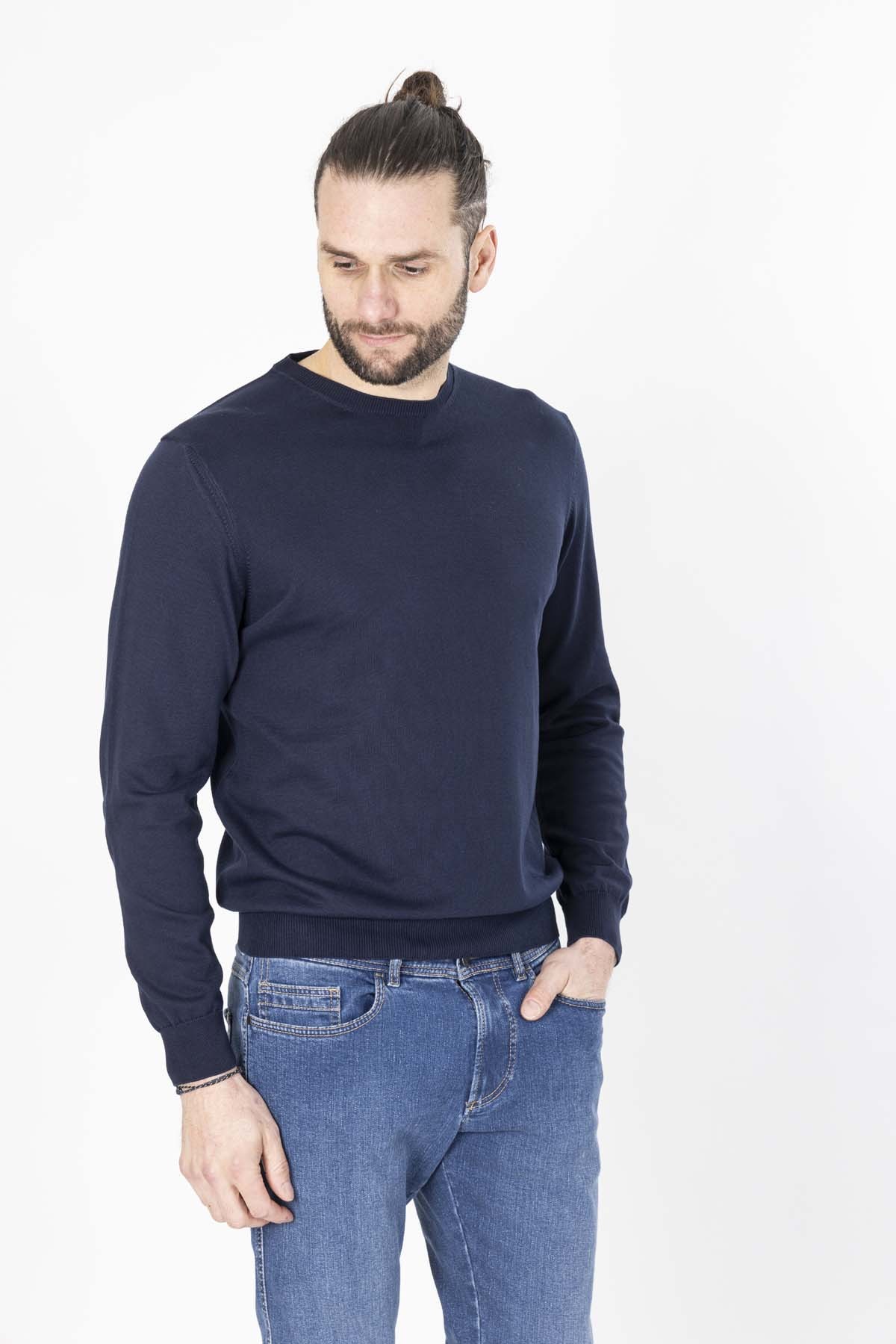 pull bleu marine en coton